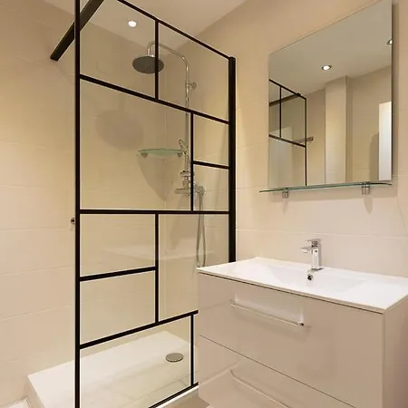 Le Petit Barclay - Privé De 45 M2 - 2 A 4 Personnes - Parking Gratuit Metz